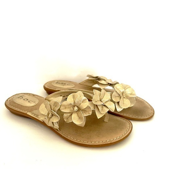 b.o.c. Shoes - b.o.c. Gold Leather Floral Women's Sandals Size 9